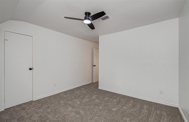 Building Photo - 15309 Kingfield Dr