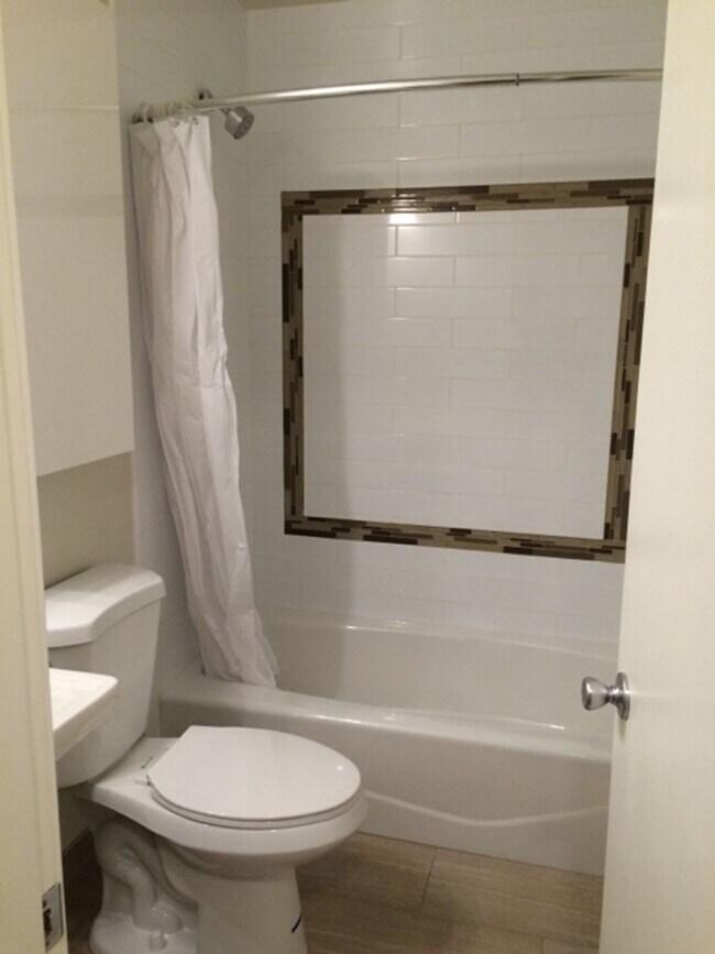 Building Photo - Modern Remodel Spacious 2BD Hardwoods, Qua...
