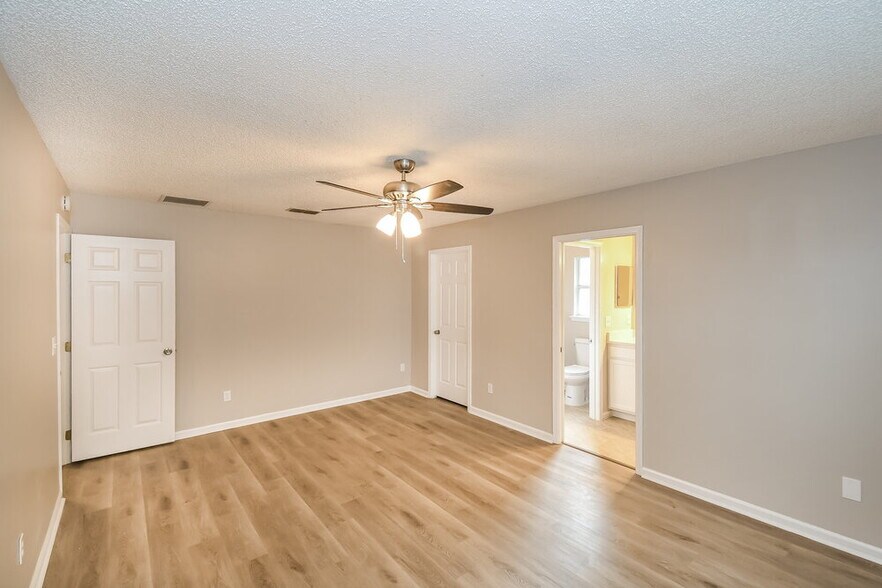Building Photo - 3855 Chapelgate Rd