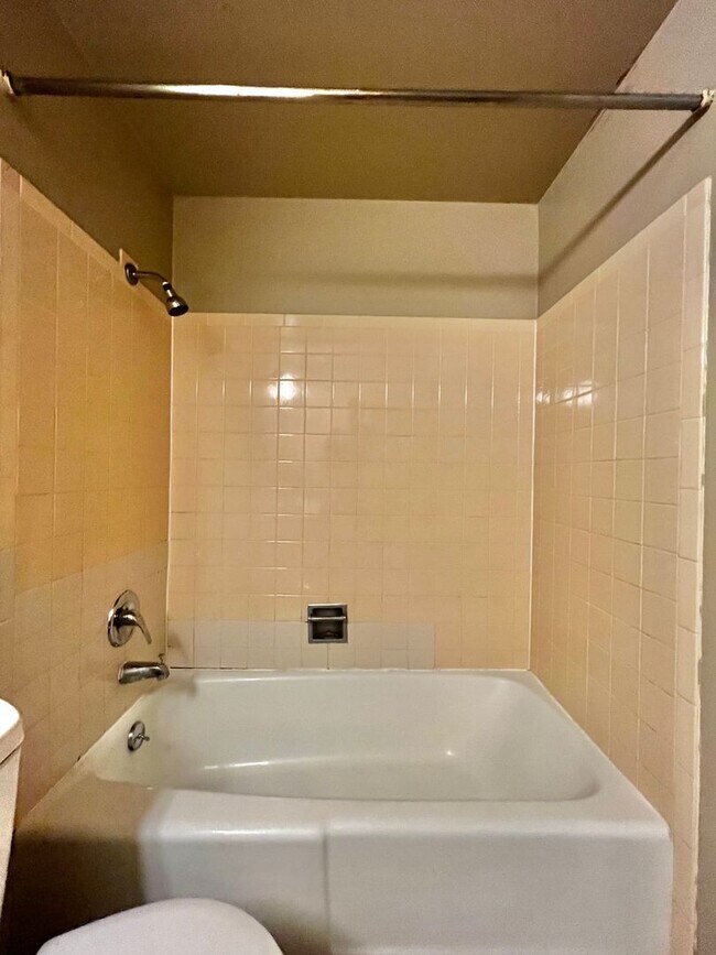 Building Photo - Robertson1005 (KC-JF)