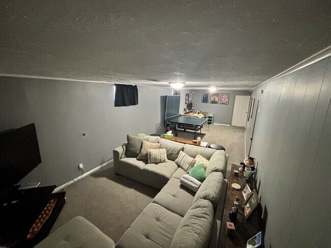 Building Photo - Home For Rent Bellevue.