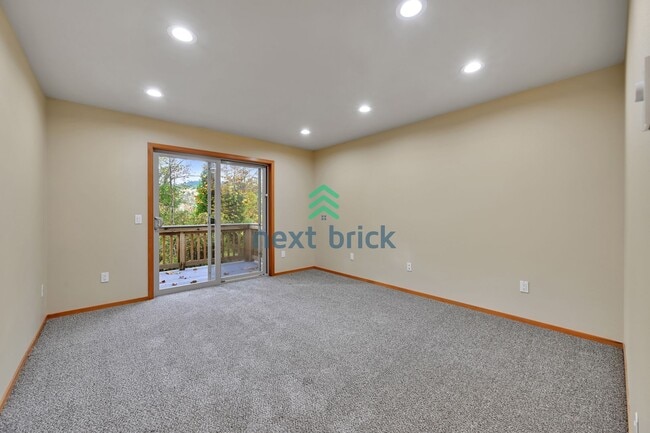 Building Photo - 2 BED & 2 BATH SINGLE FAMILY FOR RENT