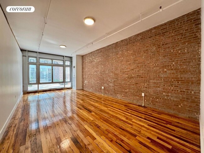 Building Photo - 275 Conover St