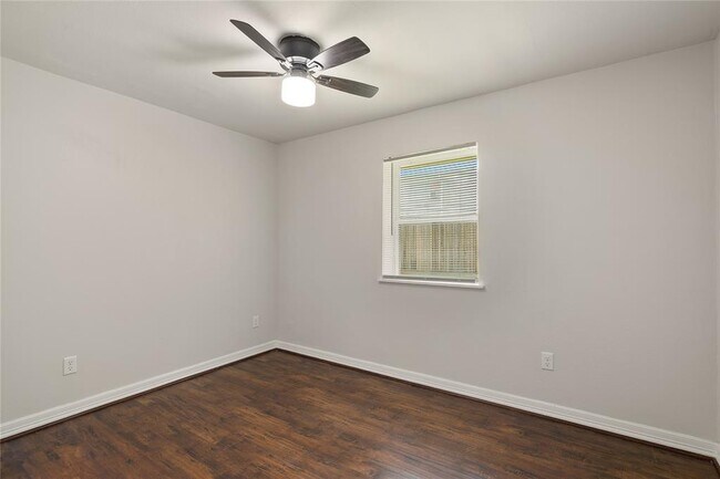 Building Photo - 1622 Hollow Hook Rd