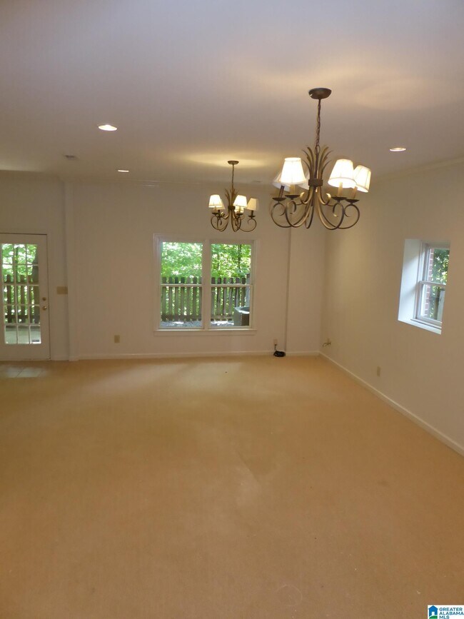 Building Photo - 1040 Cole Cir