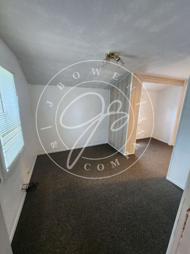 Building Photo - 2 story 2 bed with bonus room! Maumee Scho...