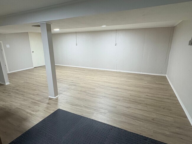 Building Photo - 10415 Antrim Dr