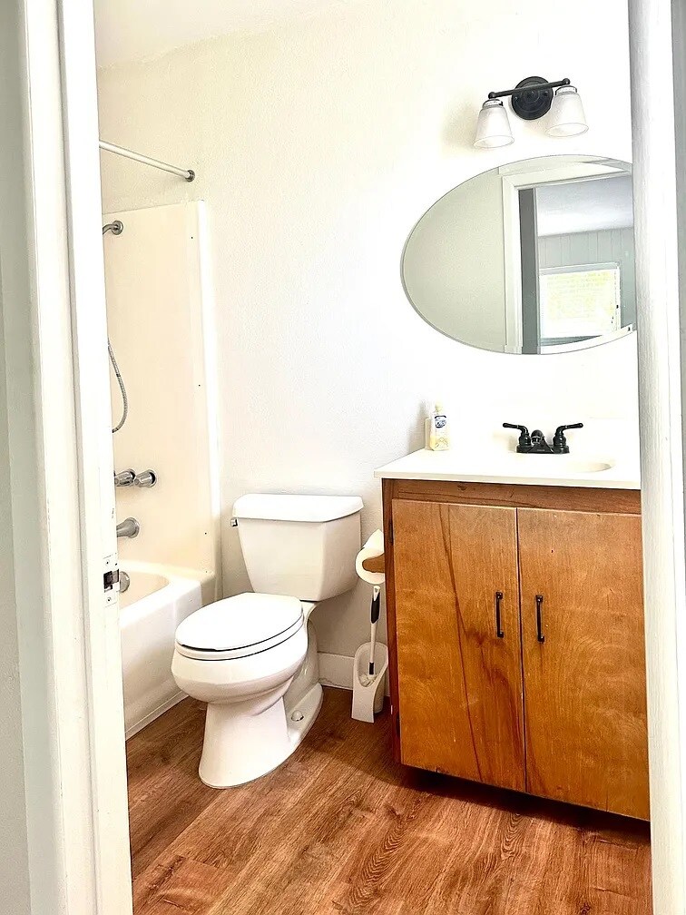 Building Photo - 726 Sutter St