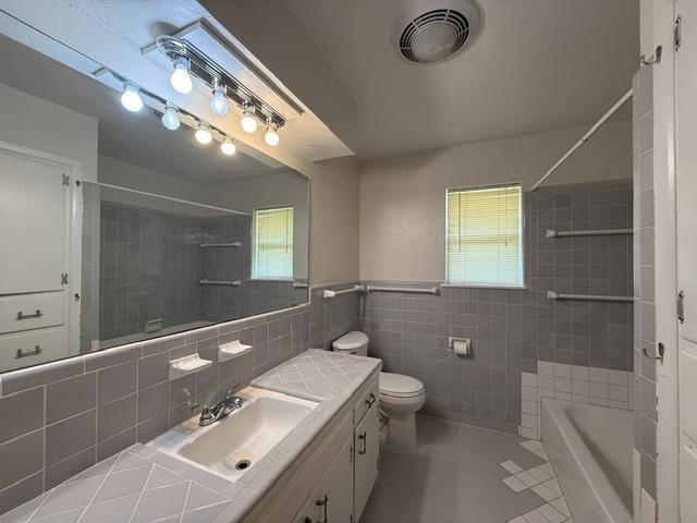 Building Photo - 10705 Sunnymeade Pl