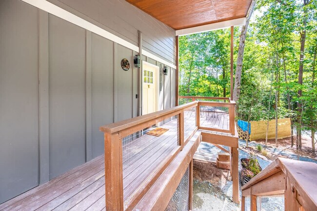 Building Photo - 288 Stonewall Road-SI ID1055518P