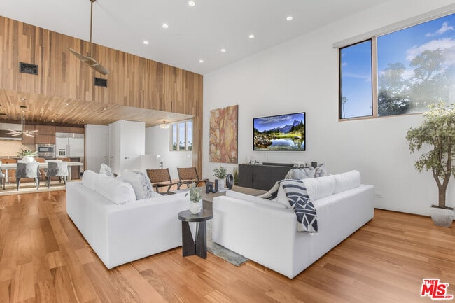 Building Photo - 661 Broadway St