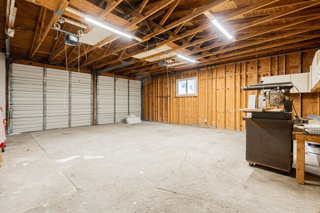 Building Photo - Stunning Remodeled 3-Bedroom Home in Prime...