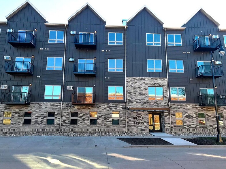 Primary Photo - 1023 Flats