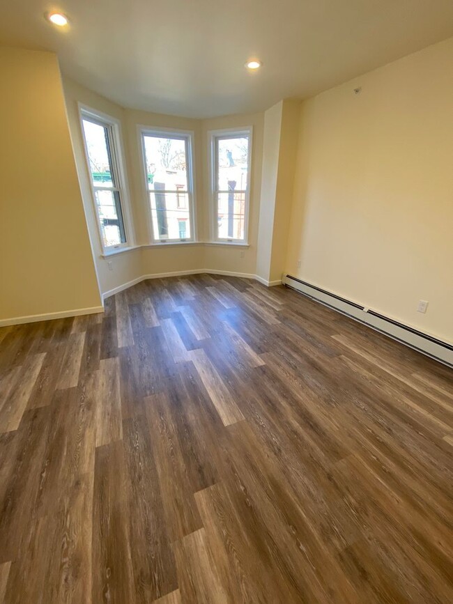 Building Photo - 12 S Miller St