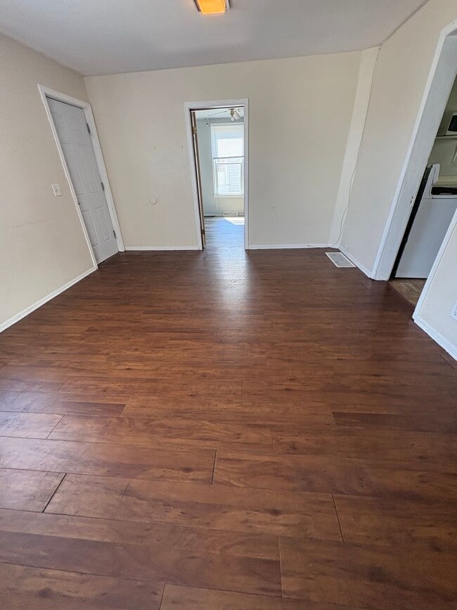 Building Photo - 4 Bedroom, 2 Bath House Near UWL and WWTC