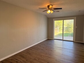 Building Photo - 404 SW 24th St