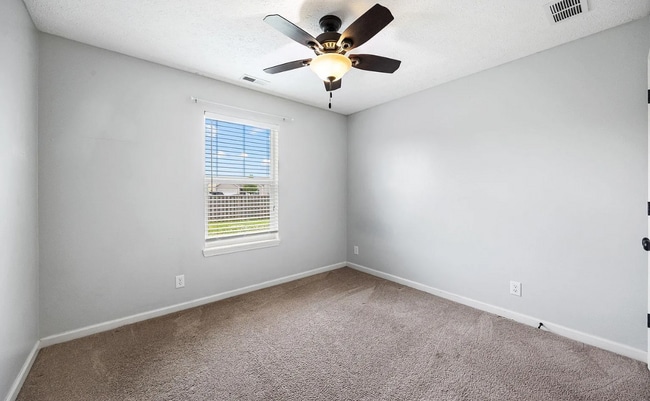 Building Photo - 3185 Fleming Dr