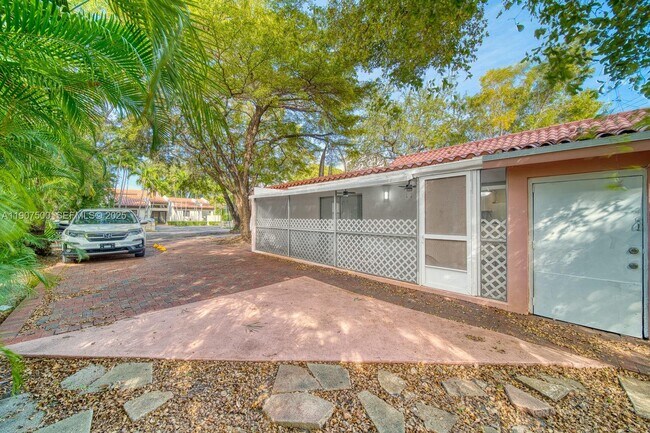 Building Photo - 400 Minorca Ave