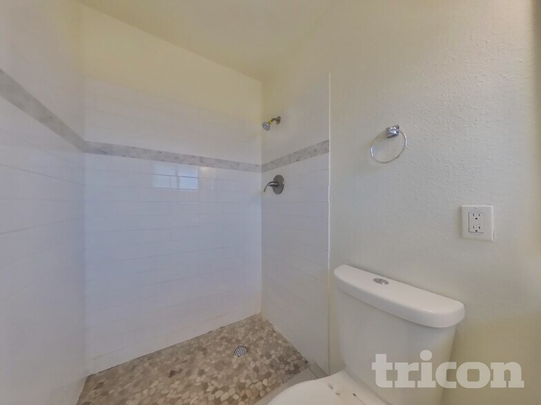 Building Photo - 5321 57th St