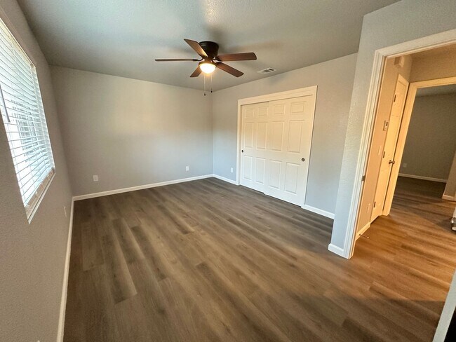 Building Photo - 307 Forrest Ave