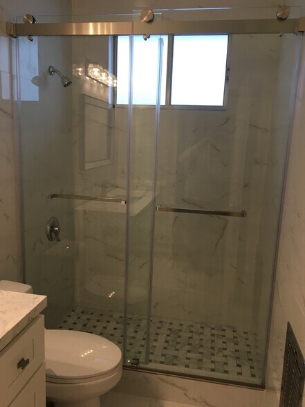 Building Photo - 8539 Saturn St