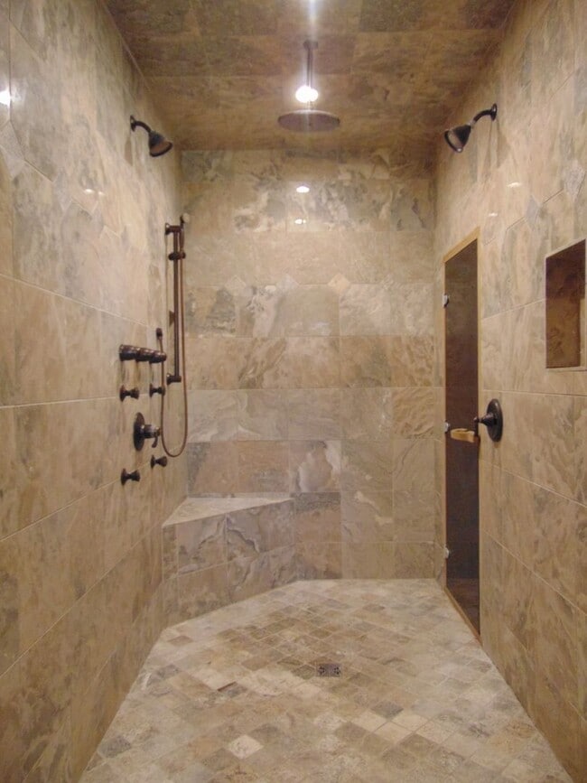 Building Photo - Majestic 3 Bed Mid MO Ranch!