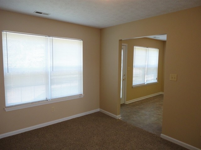 Building Photo - 814 Charter Woods Drive