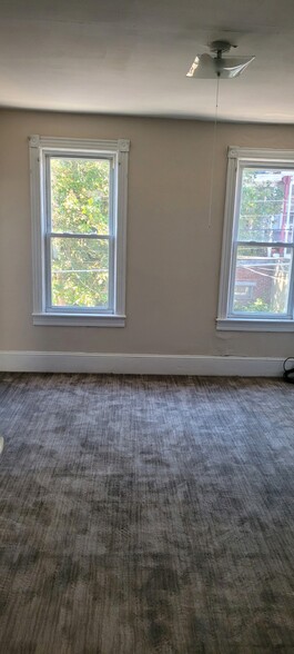 Building Photo - 557 E Market St