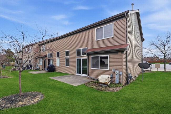 Building Photo - 760 E Whispering Oaks Dr