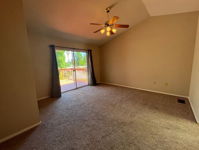 Building Photo - Mary Lake home! Must see!