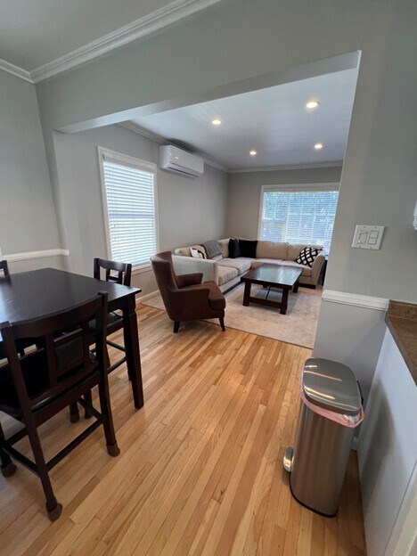 Dining area - 12713 Venice Blvd