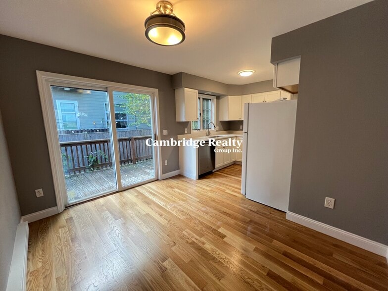 Building Photo - 66 Murdock St