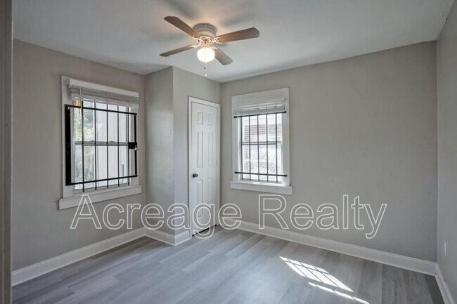 Building Photo - 2036 W 11th St