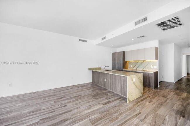 Building Photo - 801 S Miami Ave