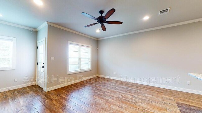 Building Photo - 203 Brentwood Dr E