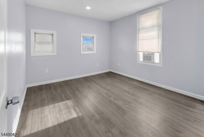 Building Photo - 100 Haledon Ave