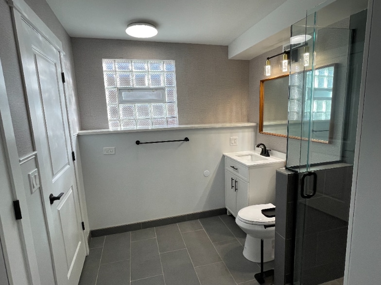 Building Photo - 4037 N St Louis Ave