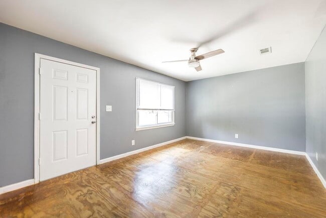 Building Photo - 1032 Taylors Mill Rd