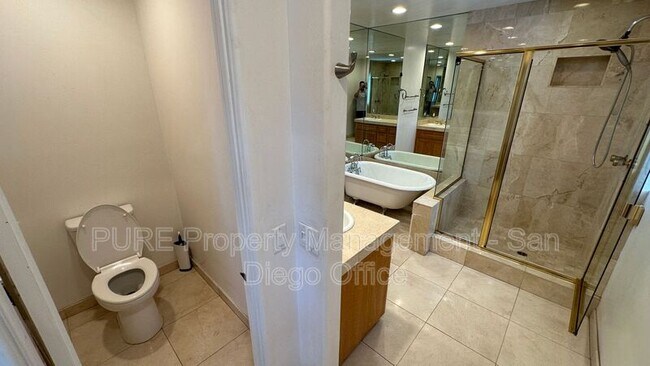 Building Photo - 2108 Alta Vista Dr