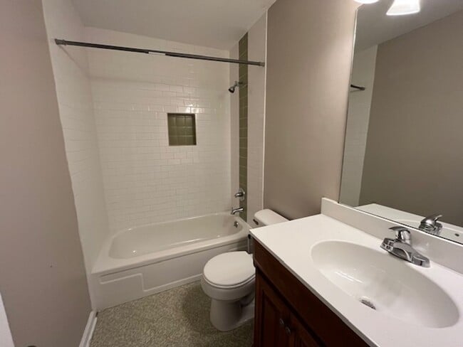 Building Photo - Renovated 3 Bedroom 2 Bath Home for Rent!