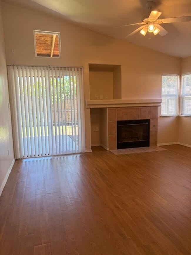 Building Photo - 8807 Rollingbay Dr