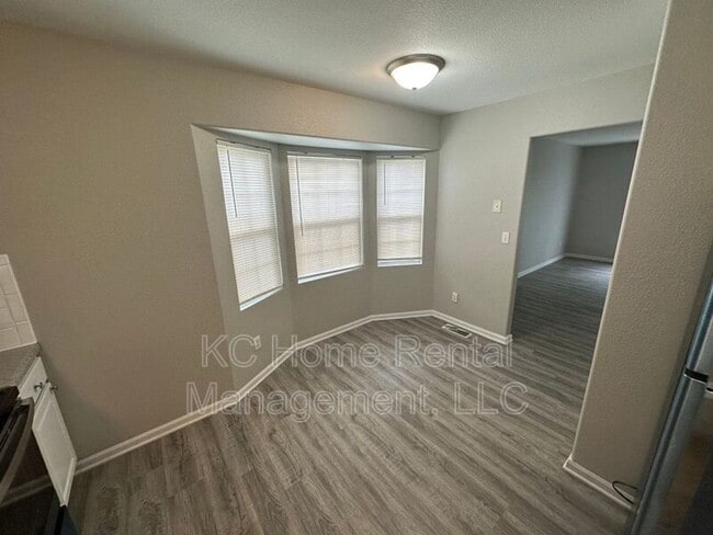 Building Photo - 8201 Woodson Dr