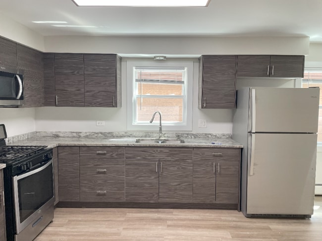 Building Photo - 3720 Ridgeland Ave