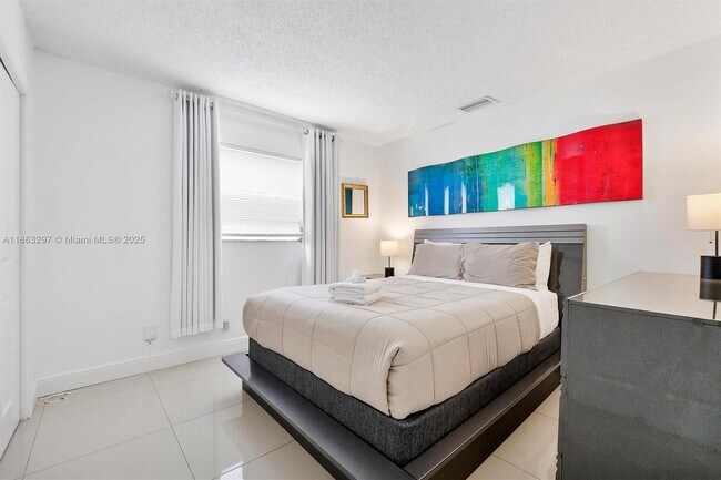 Building Photo - 5800 NE 18th Ave