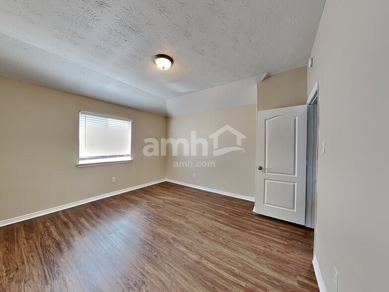 Building Photo - 2213 Perkins Crossing Dr