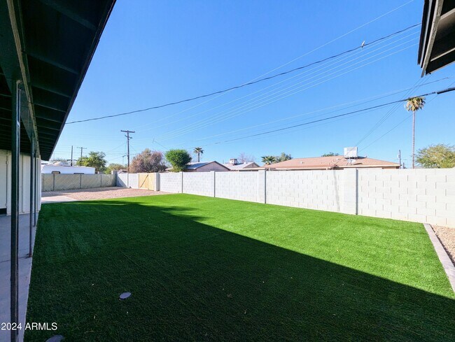Building Photo - 121 N Flint Cir