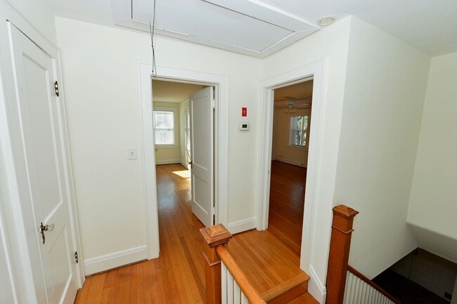 Building Photo - Larchmont Waterfront! Just Miles from NOB