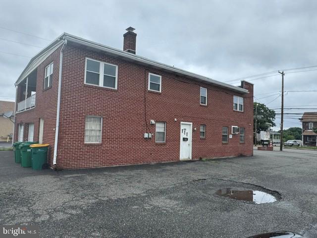 Building Photo - 859 Main St