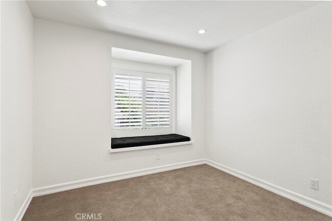 Building Photo - 28501 El Sur