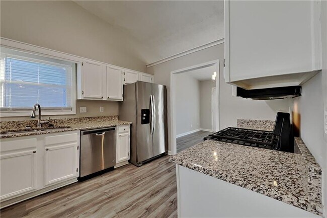 Building Photo - 645 Paris Dr